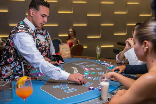 The dealer dealing a hand, cocktails on the rail